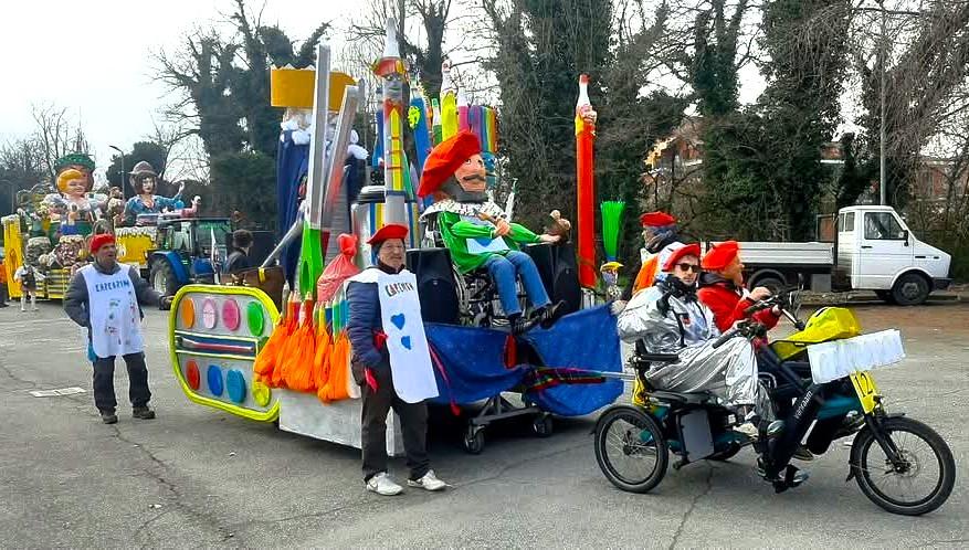 SFILA IL CARRO DI CARNEVALE INCLUSIVO PER SORDI, CIECHI E AUTISTICI